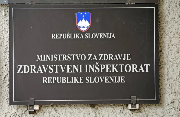 &Scaron;tevilne težave in&scaron;pektorjev pri preverjanju spo&scaron;tovanja karantenskih odločb