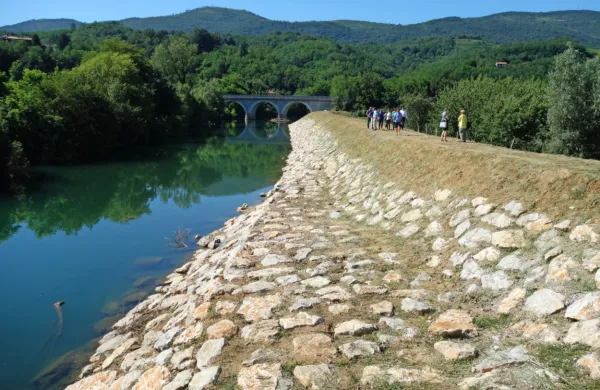 Nasip bo varoval ljudi in premoženje pred reko Vipavo