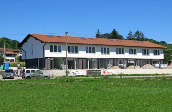 Blok z osmimi stanovanji v Prvačini je skoraj končan, v kratkem 
bodo objavili razpis za najemnike. 