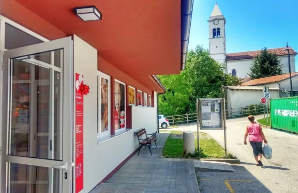 Črniška  prodajalna Mlinotesta  in Mercatorja obenem zdaj posluje 
v prenovljenih prostorih.  