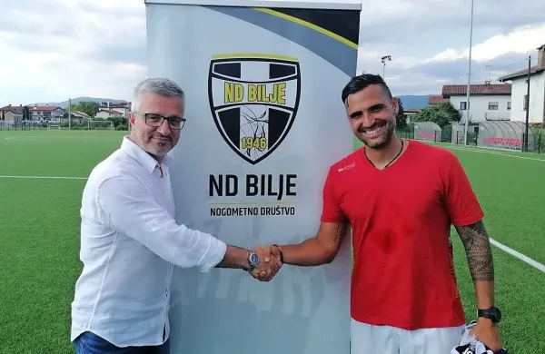 Predsednik ND Bilje Sebastjan Komel (levo) in novi trener članske 
ekipe Marin Mikac.