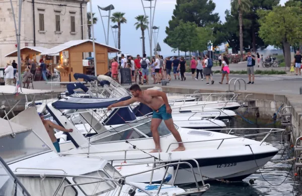 Živahen utrip je prekinila nevihta