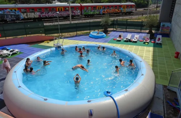 Zavod za šport, turizem in prosti čas pa prodaja gumijast bazen, v 
katerem so se zadnja štiri poletja zabavali predvsem otroci 
(fotografija je iz leta 2017). 