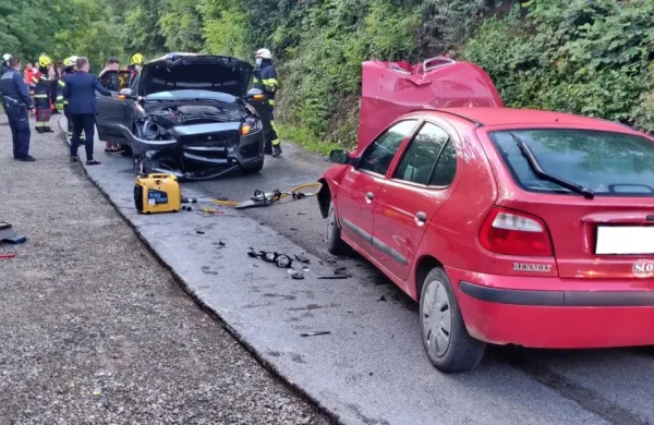 Vožnja skozi rdečo luč se mlademu vozniku ni izplačala. 