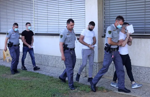 Sojenje trojici mladih Albancev se bo nadaljevalo  v  petek. 
