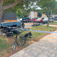 Policija preiskuje sum predelave ukradenih motorjev.