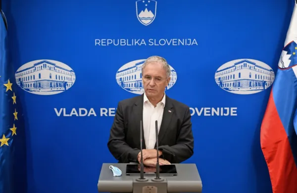 Notranji minister Aleš Hojs je napovedal nov model za uvrščanje 
držav na sezname glede epidemiološke varnosti.