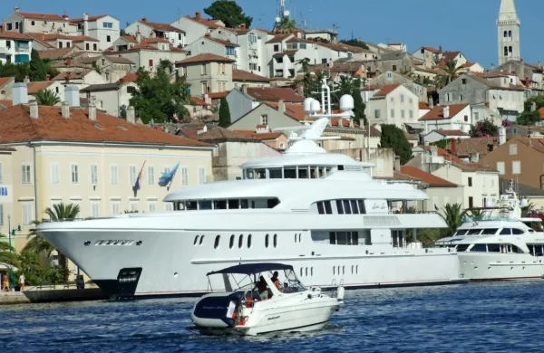 Hrvaška turistična skupnost je zagnala spletni portal, na katerem 
lahko navtiki plačajo turistično takso.