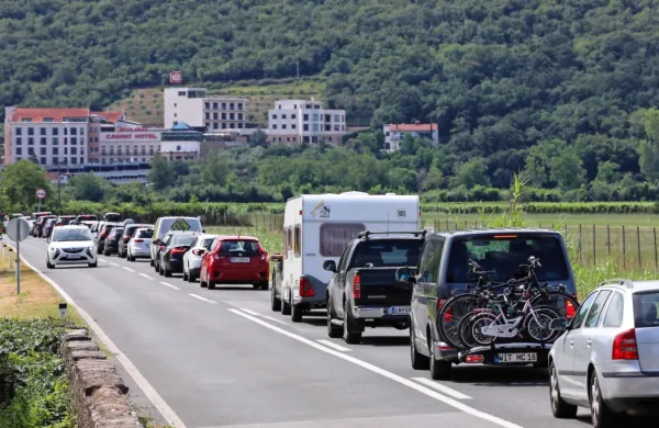 Na nekaterih mejnih prehodih so čakalne dobe tako za vstop kot 
izstop iz države. Fotografija je iz arhiva.