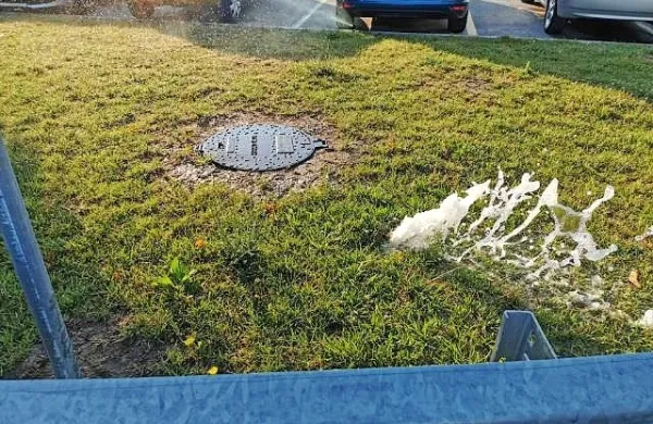 Zaradi vandalov, ki se očitno zabavajo ob uničevanju namakalnih 
sistemov, imajo v Marjetici po nepotrebnem dodatne stroške in 
dodatno delo.
