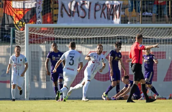 Nogometni klub Tabor Sežana se je okrepil s Špancem Gastonom 
Alonsom. Obenem so iz vrst Sežane sporočili, da so sporazumno 
prekinili pogodbo z napadalcem Lazarjem Miloševom.