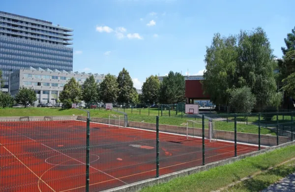 Tudi šolski igrišči v središču Nove Gorice naj bi v prihodnje bili v 
javni rabi. 