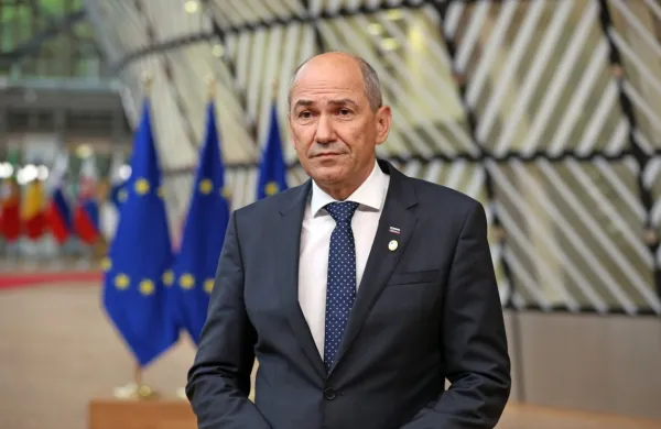 Nova razmerja sil v EU omogočajo več manevrskega prostora za 
manjše države, je ocenil slovenski premier Janez Janša.
