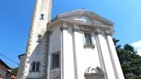 Verniki morajo ob obisku nedeljskih in prazničnih maš ob vstopu 
v cerkev v nabiralnik ali škatlo oddati listek s svojo telefonsko 
številko. Če bi se izkazalo, da je bila pri nekem obredu  oseba, 
okužena z novim koronavirusom, bi duhovnik kuverto predal 
NIJZ. 