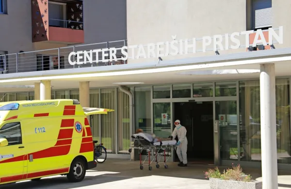 V rdeči coni Centra starejših Pristan so še štirje stanovalci, trije pa 
so lahko ponovno v svojih sobah. 