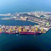 Sedmi pomol  v Trstu upravlja družba TMT v solasti ladjarja MSC,  ki 
mora do jeseni začeti podaljšanje pomola. 