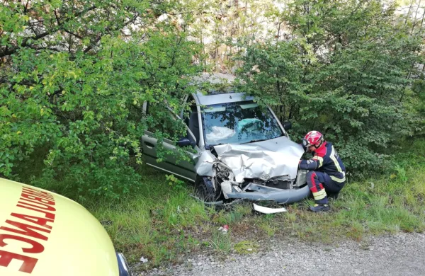 Z avtom trčila v tovornjak