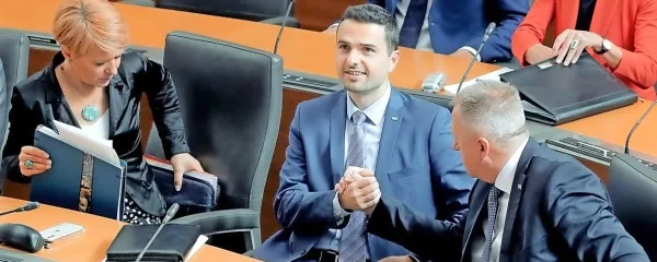 Ta vlada je &scaron;ele začela vladati