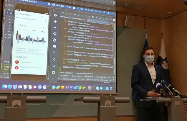 Minister Boštjan Koritnik poudarja, da ne gre za sledilno aplikacijo.  