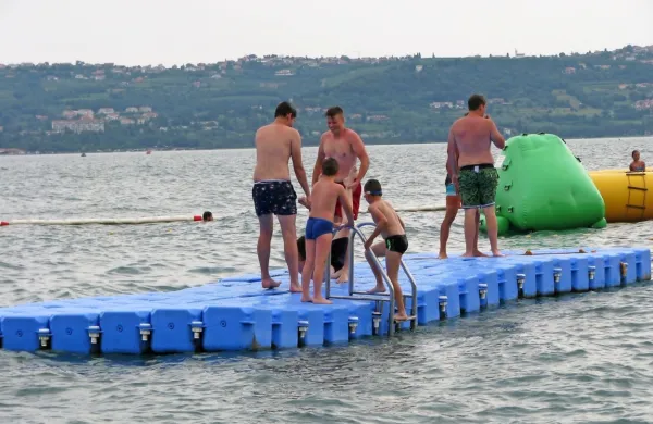 Na splav v Žusterni so se vrnile stopnice