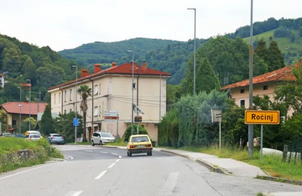 Ob cesti skozi Ročinj bodo verjetno uspeli postaviti nepremični radar, podobno bo tudi pri Plavah. 
Tam pa prehoda za pešce direkcija za infrastrukturo ne dovoli. 