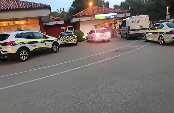 Novi koronavirus je dobesedno umiril Zemljo. Kot ugotavljajo 
znanstveniki, je bila zemeljska obla v mesecih ustavitve javnega 
življenja tako mirna kot še nikoli.