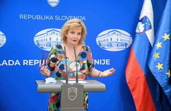 Na Hrvaškem na dan potrdijo vsaj dvakrat toliko okužb kot v 
Sloveniji, pri čemer opravijo manj testov, opozarja Bojana Beović.