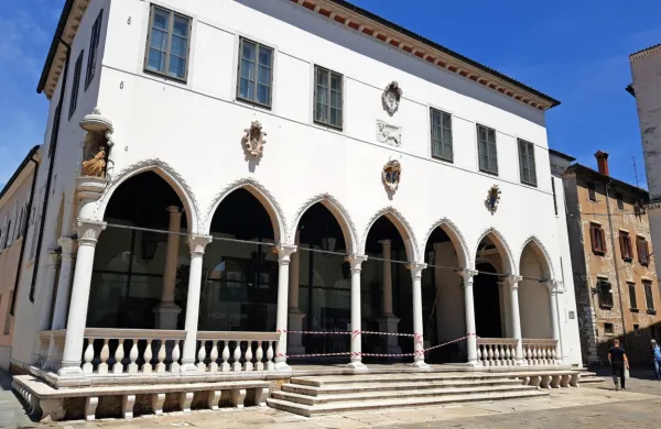Na ponovljenem razpisu za najem kavarne Loggia ni bilo prijaviteljev. 
