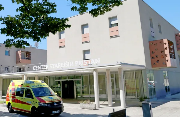 Pristan: zajezili so &scaron;irjenje virusa, rdeča cona ostaja