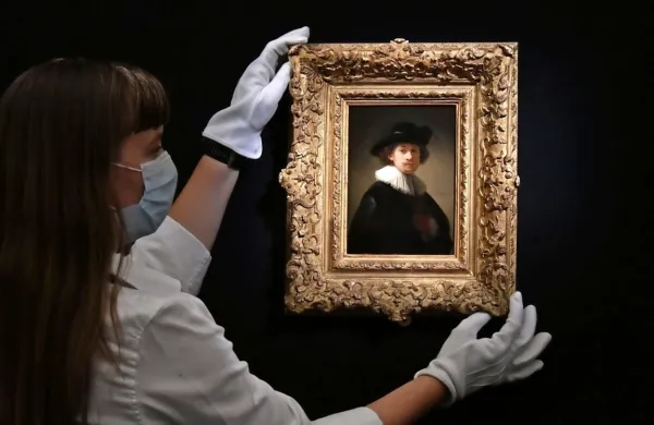 

Rembrandtov avtoportret, ki je  nastal leta 1632, je eden redkih, na 
katerih je umetnik oblečen v formalno oblačilo.
