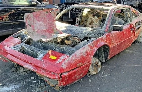 Ferrari mondial je leta 1987 izginil  brez sledi, zavarovalnica je 
povrnila škodo lastniku in zgodba je bila s tem končana. Do 
letos.
