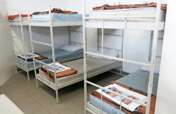 Slovenija po novem v center za tujce zapira tudi prosilce za azil 
oziroma ljudi, ki jim je uspelo izraziti namero, da bi vložili prošnjo 
za mednarodno zaščito, preden bi jih prisilno vrnili na Hrvaško.