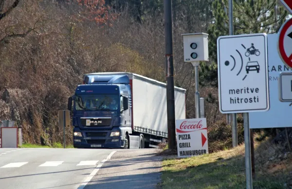 Septembra je predviden začetek izvajanj meritev prometnih 
obremenitev na cesti Kozina-Starod.