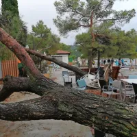 Neurje povzročalo nev&scaron;ečnosti ob obali