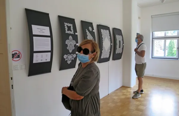 Klekljarska dediščina firme Franc Lapajne društva Marjetica bo v 
cerkljanskem muzeju na ogled do 3. oktobra.
