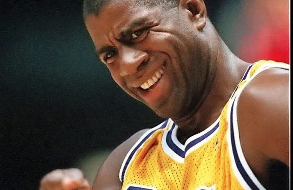 Legendarni ameriški košarkar Earvin Magic Johnson je konec 
prejšnjega tedna z mega luksuzno 85,6-metrsko jahto Aquila 
priplul v Split, kjer bo preživel nekaj dni počitnic.