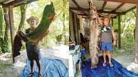 Jovo Savić s svojim rekordnim ulovom: 190 centimetrov dolgim in 
48 kilogramov težkim somom.