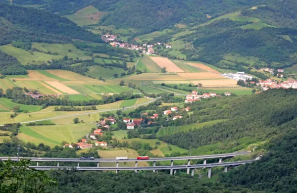 Občina Vipava bo pred novo odmero  NUSZ posodobila bazo 
podatkov tudi za nezazidana stavbna zemljišča, zato pripravlja 
javno razgrnitev podatkov. 