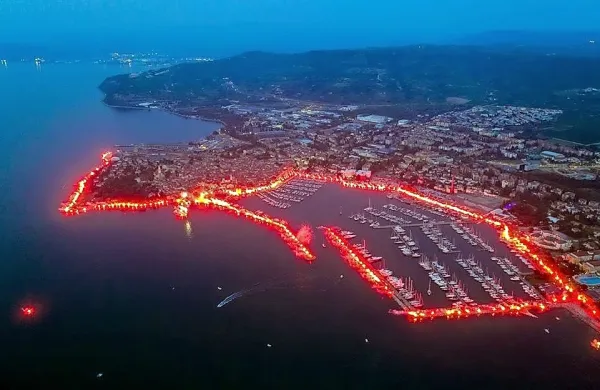 V petek je s pomočjo drona nastala fotografija za  v anale.  Po 
podatkih Ribarov  je imela več kot  166.000 ogledov.   