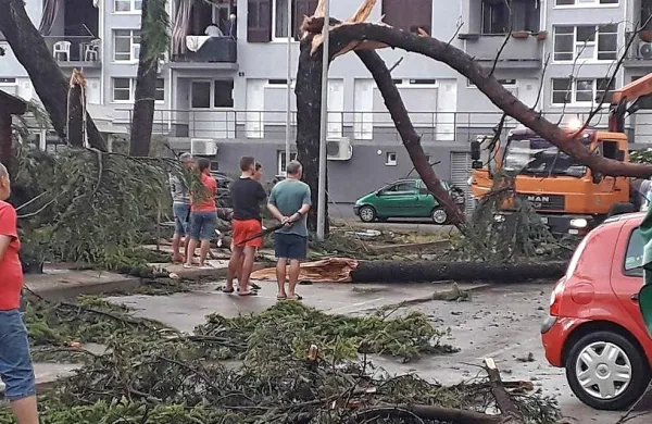 Posledice včerajšnjega neurja v Umagu. (Foto vir: Glas Istre)