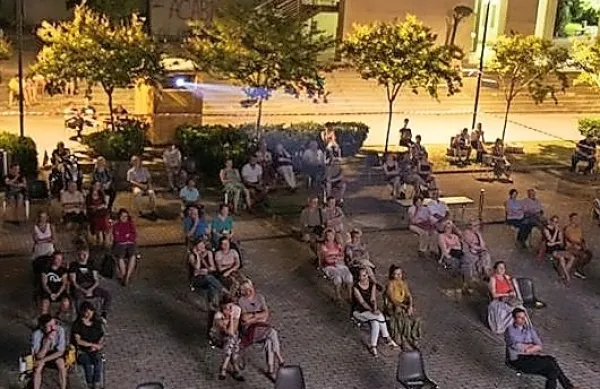  Ploščad bo še dva dni filmsko bogata. 