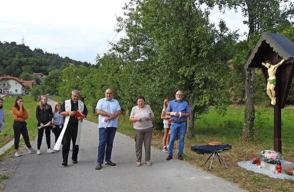 Obnovili križ, zaradi katerega so &Scaron;empetrci dražili Hrastovce