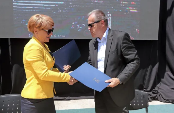 Ministrica Aleksandra Pivec in izolski župan Danilo Markočič