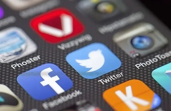 Zapis na račun CSD na twitterju po oceni sindikata nedopusten