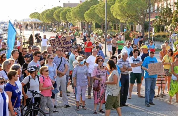 Izola je v sredi&scaron;ču boja za Desus