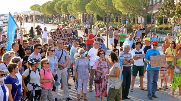 Izola je v sredi&scaron;ču boja za Desus