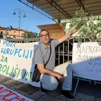Izola je v sredi&scaron;ču boja za Desus