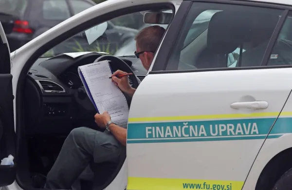 Nadzore izvajajo različne službe, tudi finančna uprava.