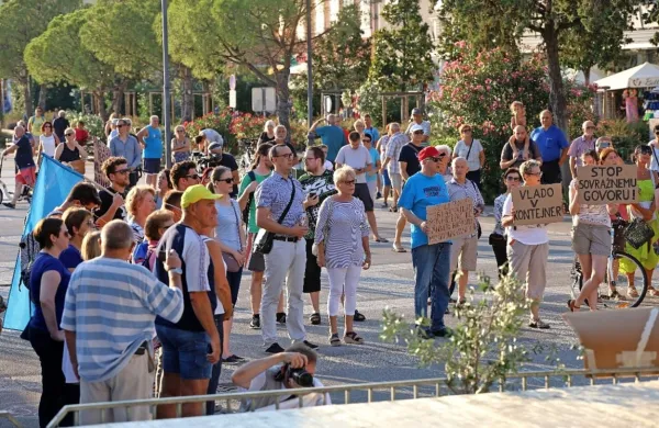 Petkov protest v Izoli