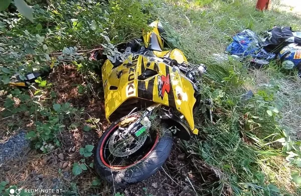 Uničen motor po srečanju s srno. 